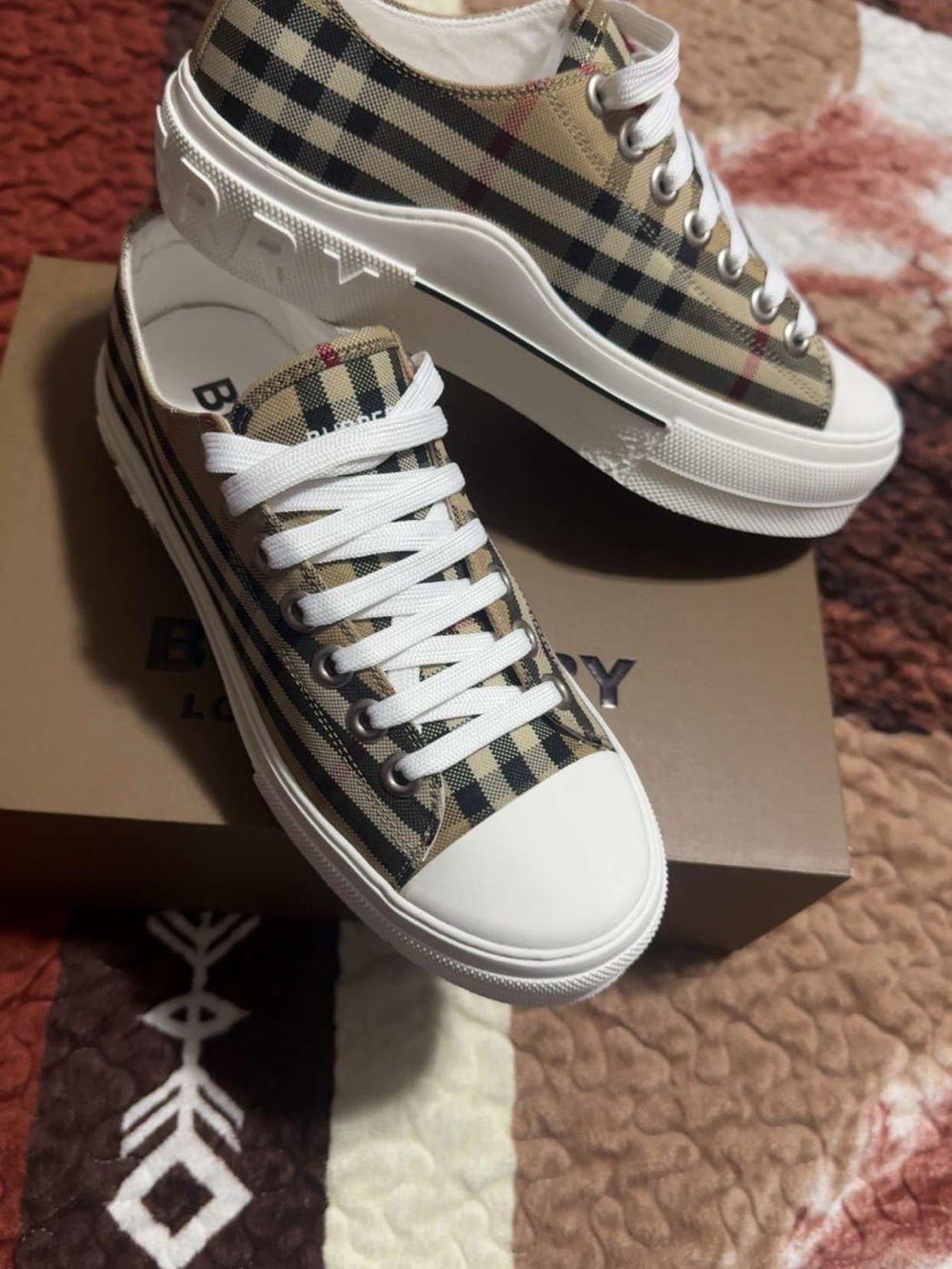 New in box size 38 eu women’s nova check low top trainers - Picture 3 of 4